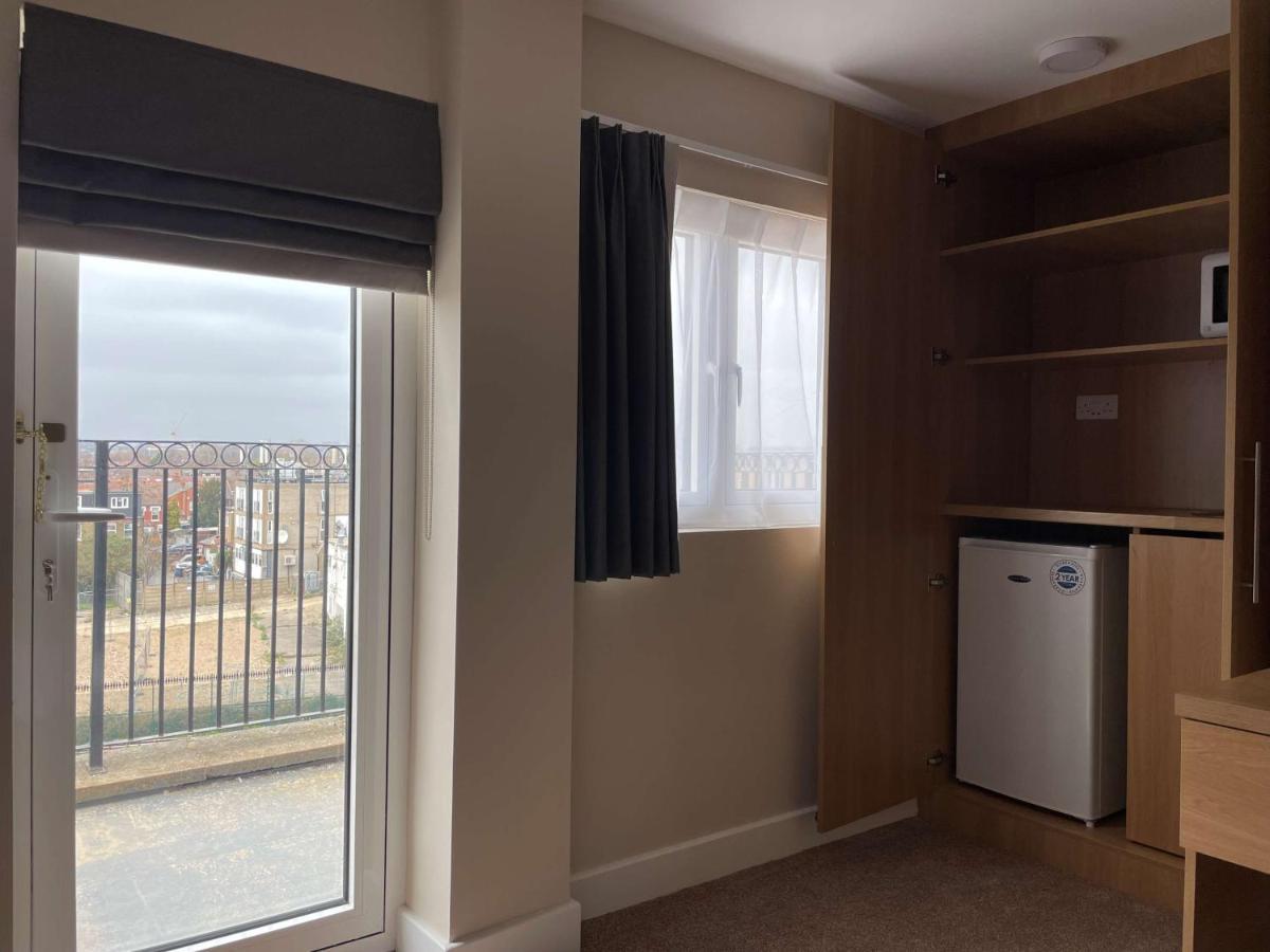 Best Western Northfields Ealing Hotel Лондон Экстерьер фото