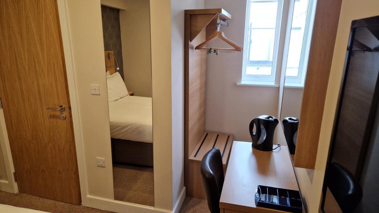 Best Western Northfields Ealing Hotel Лондон Экстерьер фото