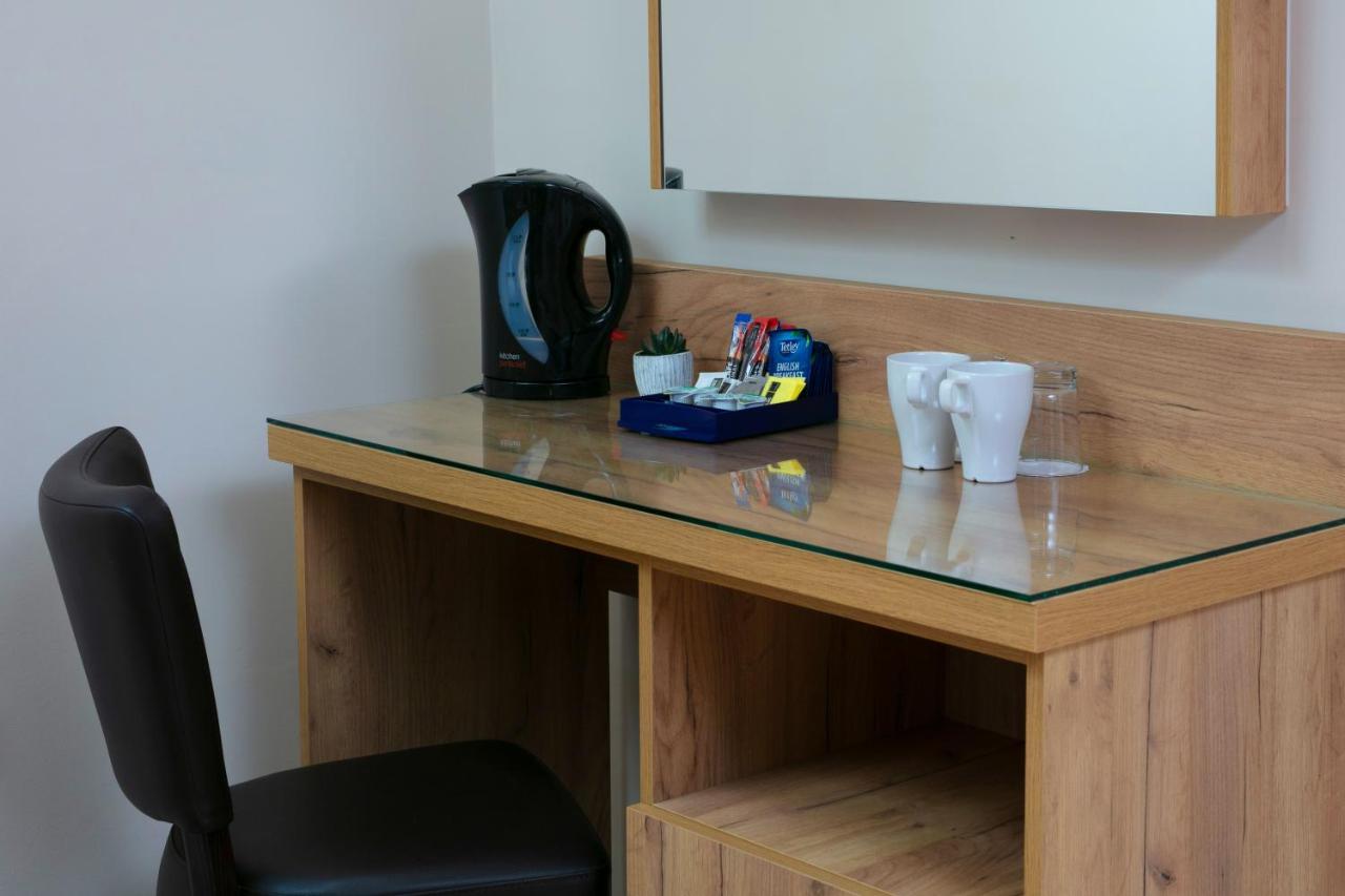 Best Western Northfields Ealing Hotel Лондон Экстерьер фото